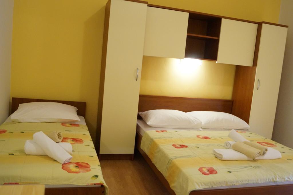 Studio Apartments Marija With Private Parking Makarska Dış mekan fotoğraf