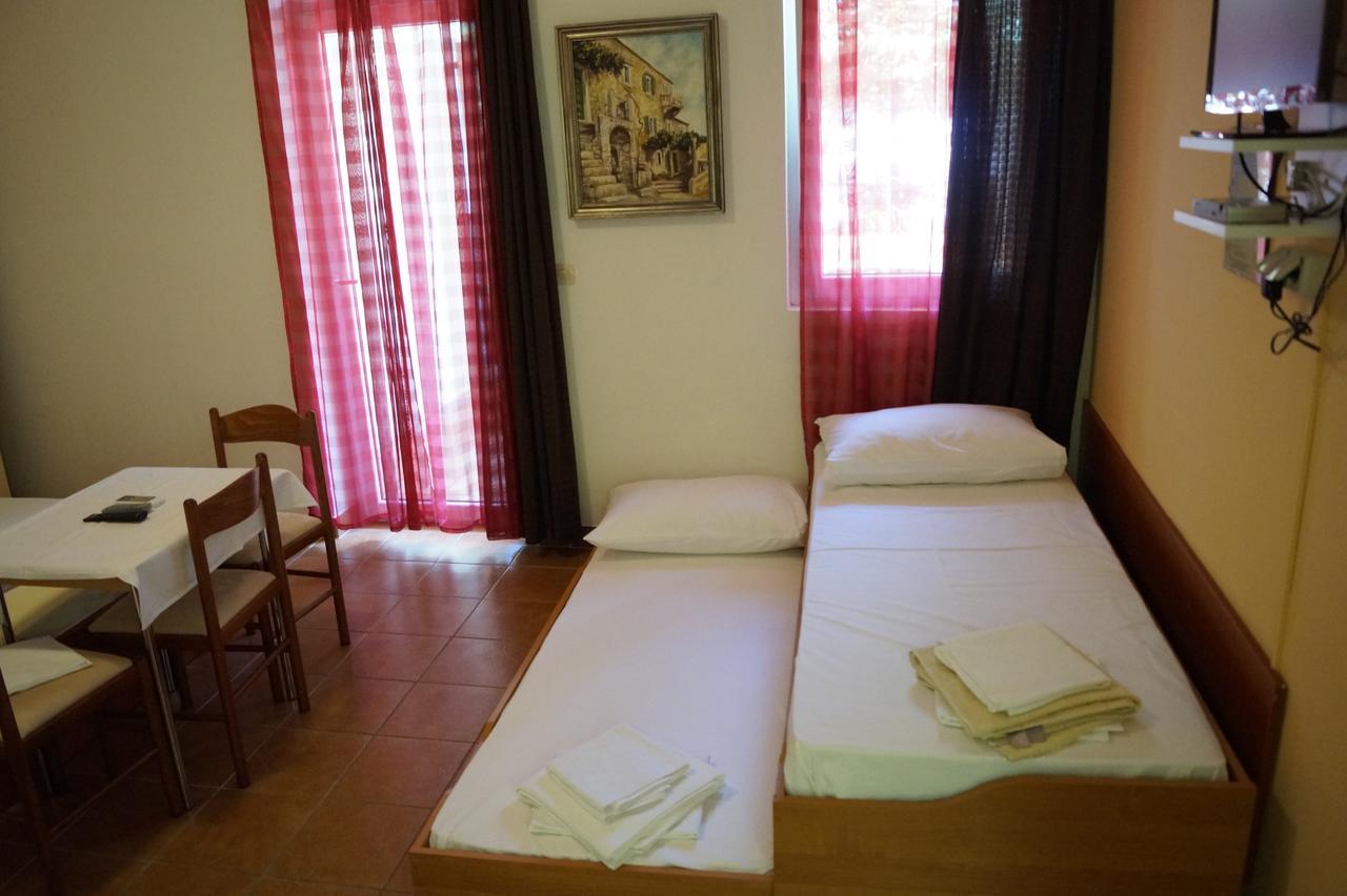 Studio Apartments Marija With Private Parking Makarska Dış mekan fotoğraf